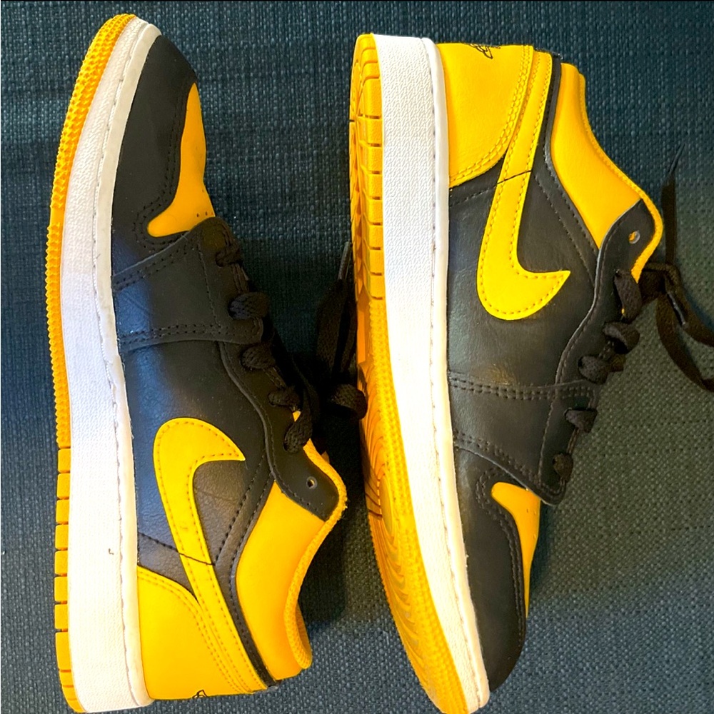 Nike Air Jordan Kids size 4.5 sneakers